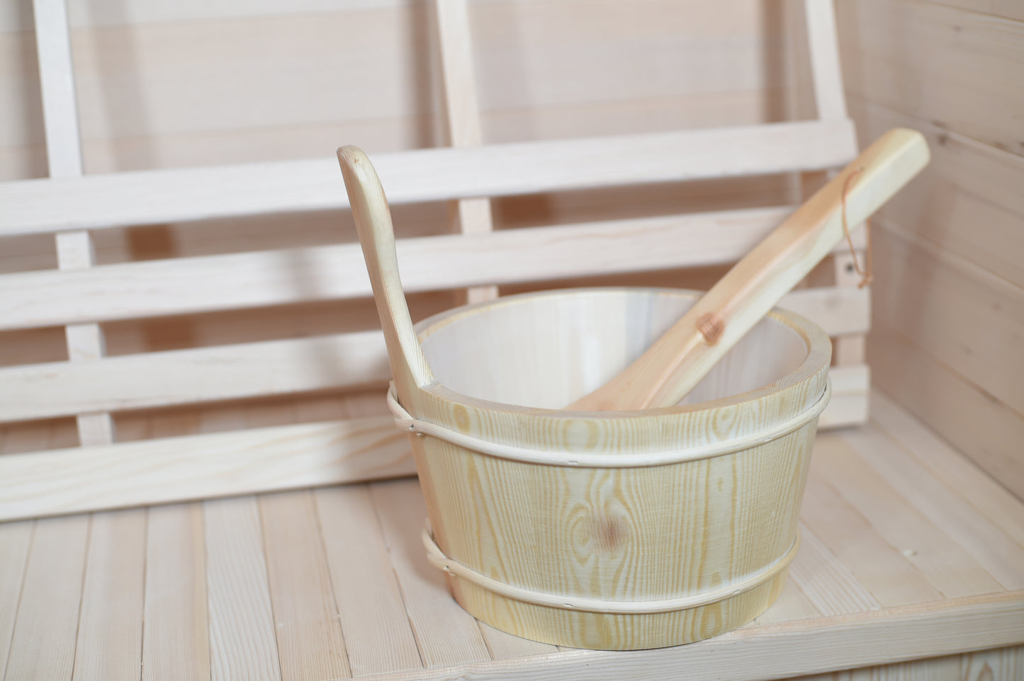 SunRay Eagle 2-Person Outdoor Traditional Sauna | 4.5kW Harvia Heater | Hemlock