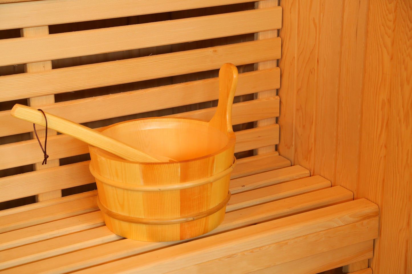 SunRay Southport 3-Person Traditional Sauna | 4.5kW Harvia Heater | Canadian Hemlock