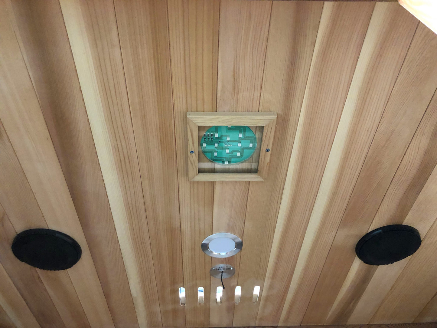 SunRay Savannah 3-Person Infrared Sauna | 7 Carbon Heaters | Canadian Red Cedar