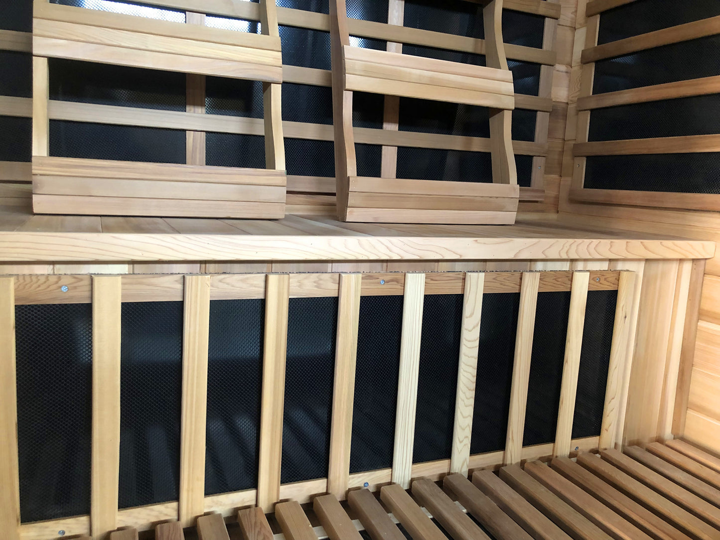 SunRay Savannah 3-Person Infrared Sauna | 7 Carbon Heaters | Canadian Red Cedar