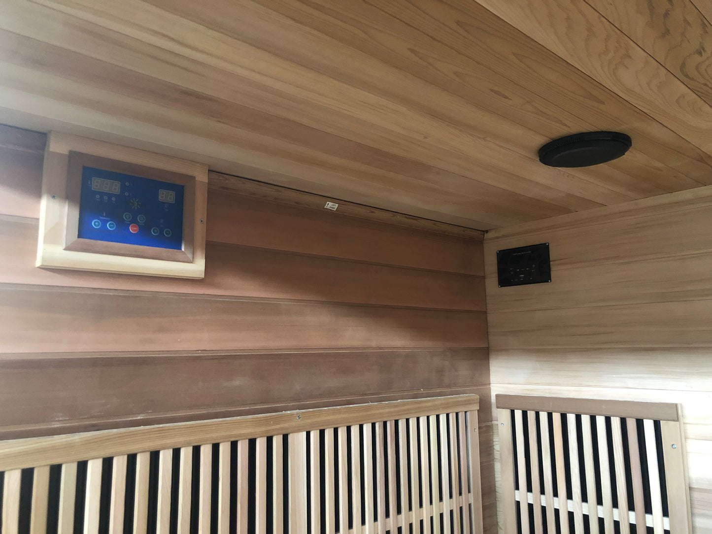 SunRay Roslyn 4-Person Infrared Sauna | 10 Carbon Heaters | Canadian Red Cedar