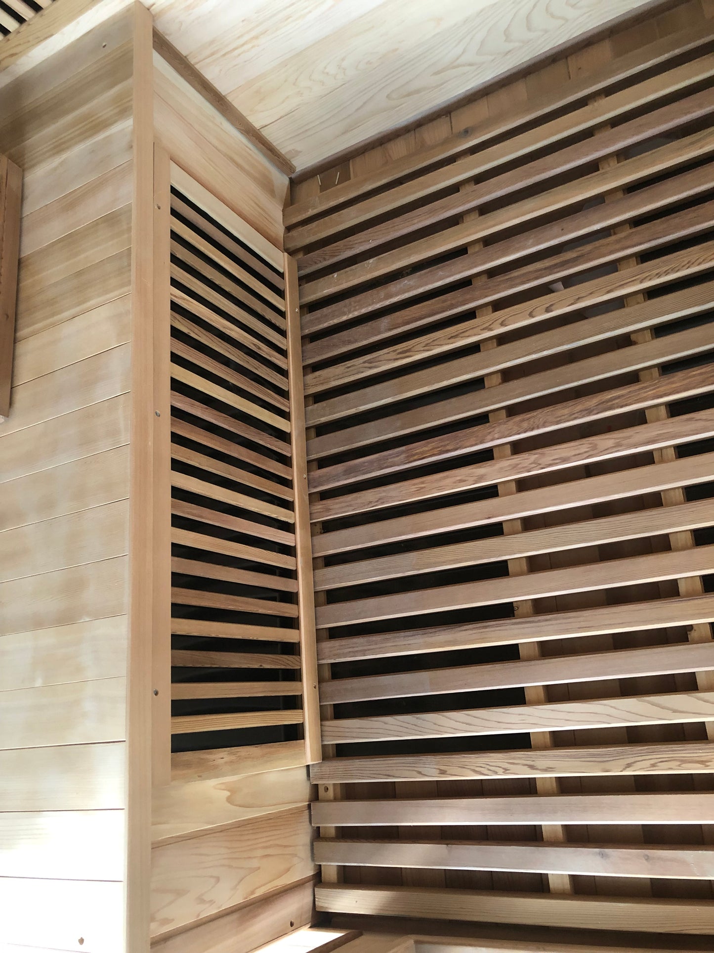 SunRay Roslyn 4-Person Infrared Sauna | 10 Carbon Heaters | Canadian Red Cedar