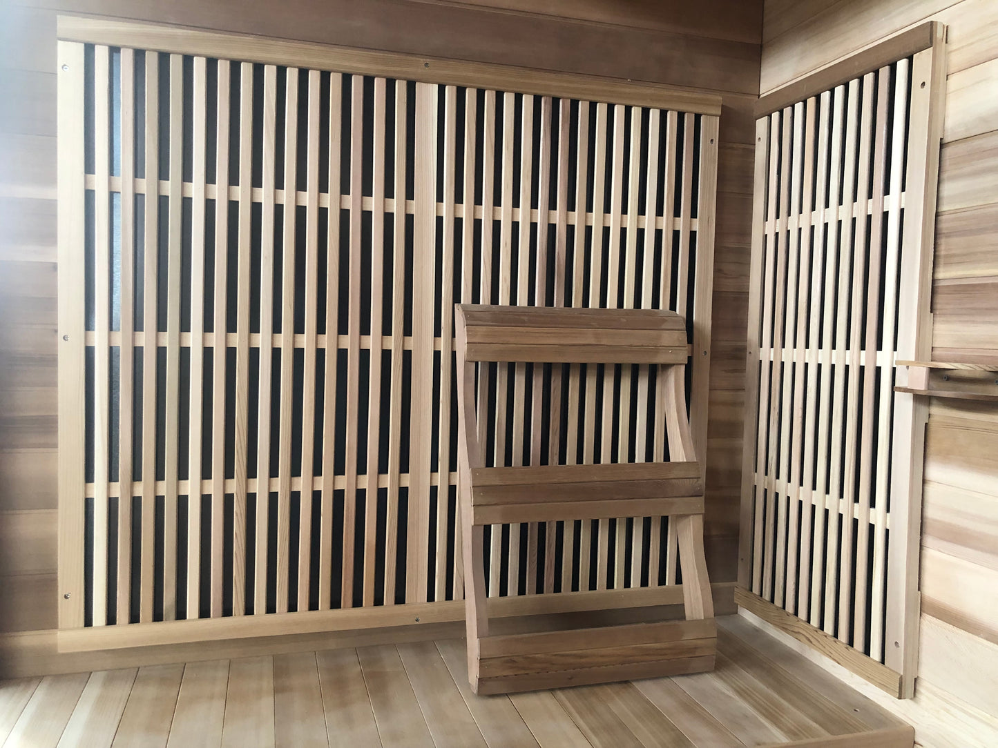 SunRay Roslyn 4-Person Infrared Sauna | 10 Carbon Heaters | Canadian Red Cedar