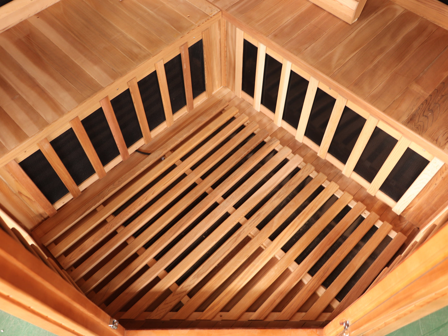 SunRay Bristol Bay 4-Person Corner Infrared Sauna | 10 Carbon Heaters | Cedar