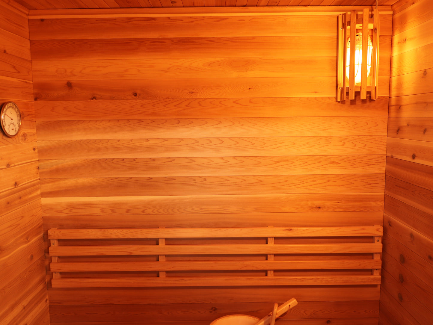 SunRay Seneca 3-Person Outdoor Traditional Sauna | 6kW Harvia Heater | Red Cedar