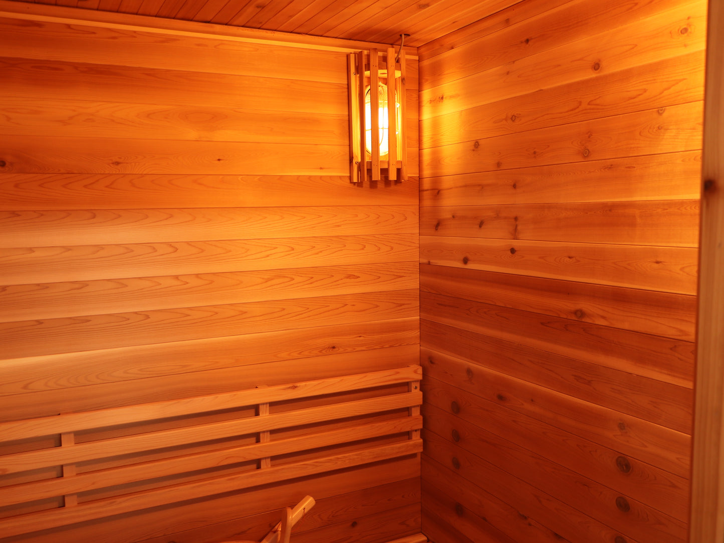 SunRay Seneca 3-Person Outdoor Traditional Sauna | 6kW Harvia Heater | Red Cedar
