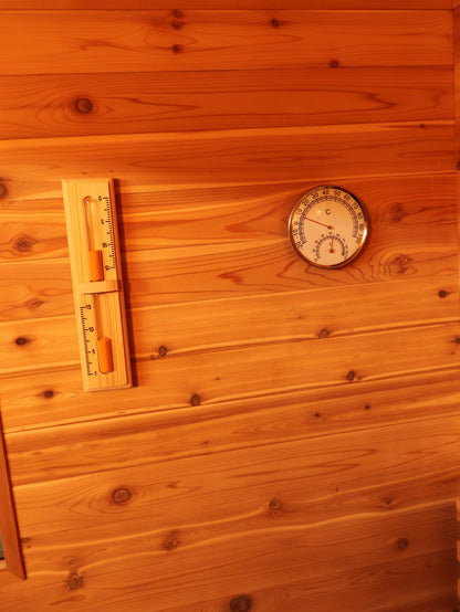 SunRay Seneca 3-Person Outdoor Traditional Sauna | 6kW Harvia Heater | Red Cedar